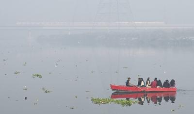 Delhi NCR Shrouded In Dense Fog-stock-photo