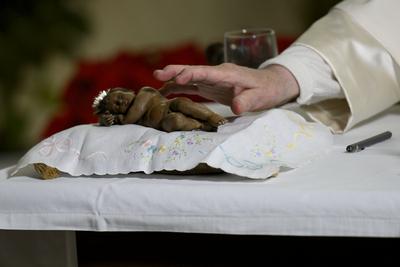ITALY -   POPE FRANCIS   LEADING HIS SUNDAY ANGELUS PRAYER FROM SANTA MARTA CHAPEL  AT THE VATICAN  - 2024/12/22-stock-foto