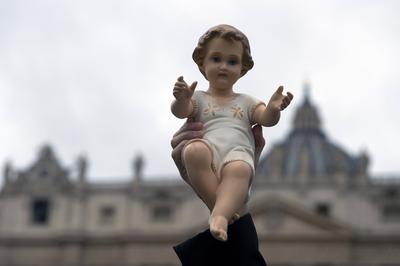 ITALY -  PEOPLE HOLD STATUETTES OF BABY JESUS IN ST PETER'S SQUARE AT  THE VATICAN  - 2024/12/22-stock-photo