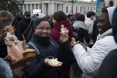ITALY -   POPE FRANCIS   LEADING HIS SUNDAY ANGELUS PRAYER FROM SANTA MARTA CHAPEL  AT THE VATICAN  - 2024/12/22-stock-foto