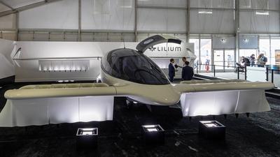 Internationale Luft- und Raumfahrtausstellung ILA - Verteidigungstechnik Ein Flugtaxi des Unternehmens Lilium, ausgestel-stock-foto