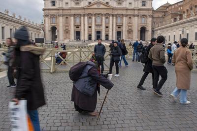 ITALY -  PEOPLE HOLD STATUETTES OF BABY JESUS IN ST PETER'S SQUARE AT  THE VATICAN  - 2024/12/22-stock-photo