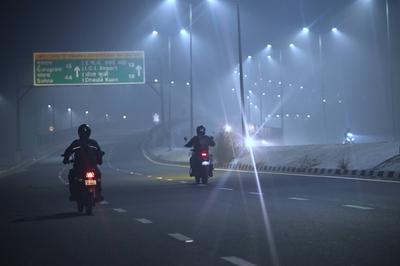 Delhi NCR Shrouded In Dense Fog-stock-photo