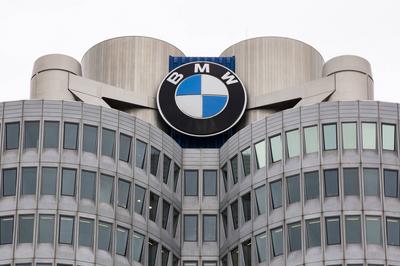 BMW (Bayerische Motoren Werke) als Hauptmarke der BMW Group ist ein deutscher Automobilhersteller mit Sitz seiner Konzer-stock-foto