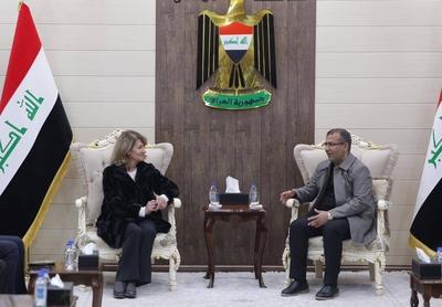The wife of the Iraqi President, Shahnaz Ibrahim Ahmed, attends the opening ceremony of a new cemetery-stock-foto