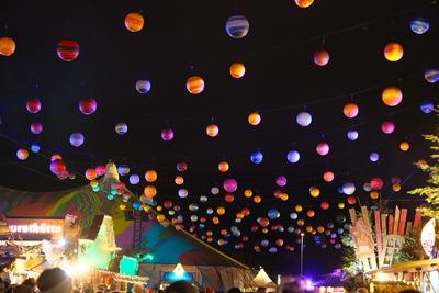 Winter Tollwood Gel?nde bei Nacht-stock-foto