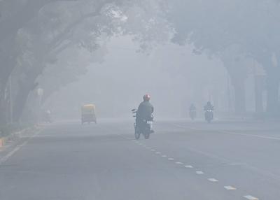 Delhi NCR Shrouded In Dense Fog-stock-photo