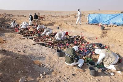 The wife of the Iraqi President, Shahnaz Ibrahim Ahmed, attends the opening ceremony of a new cemetery-stock-foto