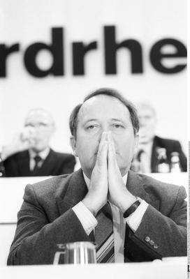 Bernhard Worms (Politiker) 03/86 mot Bernhard Worms beim Landesparteitag der CDU in D?sseldorf im M?rz 1986 Deutschland-stock-foto