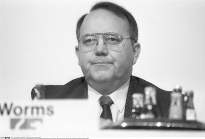 Bernhard Worms (Politiker) 11/89 ru Bernhard Worms bei der CDU-Landesvertreterversammlung in M?nster im November 1989 De-stock-foto