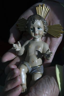 ITALY -  PEOPLE HOLD STATUETTES OF BABY JESUS IN ST PETER'S SQUARE AT  THE VATICAN  - 2024/12/22-stock-photo