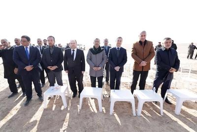 The wife of the Iraqi President, Shahnaz Ibrahim Ahmed, attends the opening ceremony of a new cemetery-stock-foto