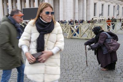 ITALY -  PEOPLE HOLD STATUETTES OF BABY JESUS IN ST PETER'S SQUARE AT  THE VATICAN  - 2024/12/22-stock-photo