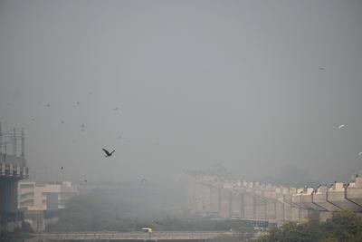 Delhi NCR Shrouded In Dense Fog-stock-foto