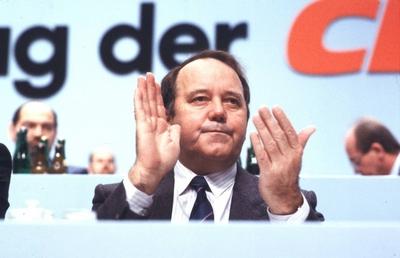 Bernhard Worms (CDU-Politiker) 11/86 rag Mann Politik Partei CDU dunkelhaarig kurzhaarig Halbglatze seri?s Jackett Hemd-stock-foto