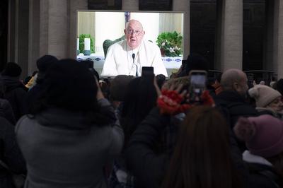 ITALY -  PEOPLE HOLD STATUETTES OF BABY JESUS IN ST PETER'S SQUARE AT  THE VATICAN  - 2024/12/22-stock-photo