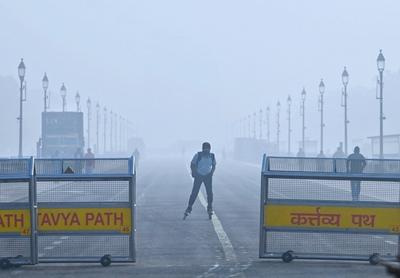 Delhi NCR Shrouded In Dense Fog-stock-foto