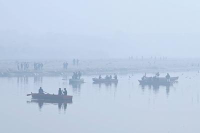 Delhi NCR Shrouded In Dense Fog-stock-foto