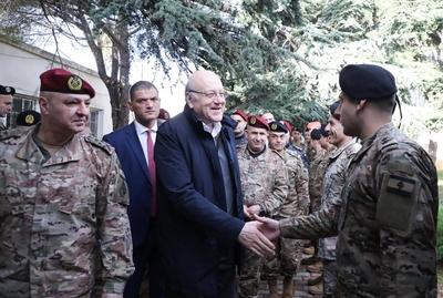 Lebanese Prime Minister Najib Mikati arrives in southern Lebanon to inspect army units on the front lines-stock-foto