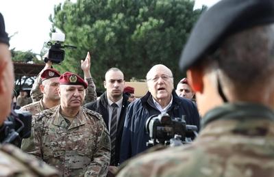 Lebanese Prime Minister Najib Mikati arrives in southern Lebanon to inspect army units on the front lines-stock-foto