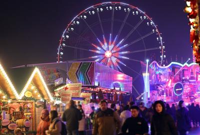 06.11.2024, Berlin - Deutschland. Besuch auf dem Weihnachtsmarkt in Lichtenberg, Landsberger Allee. *** 06 11 2024, Berl-stock-photo