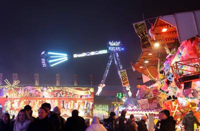 06.11.2024, Berlin - Deutschland. Besuch auf dem Weihnachtsmarkt in Lichtenberg, Landsberger Allee. *** 06 11 2024, Berl-stock-photo