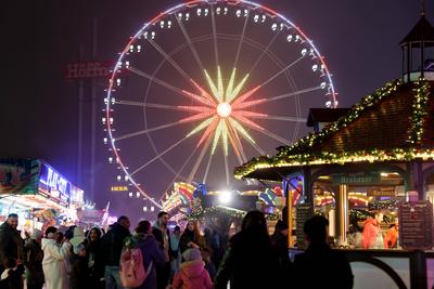 06.11.2024, Berlin - Deutschland. Besuch auf dem Weihnachtsmarkt in Lichtenberg, Landsberger Allee. *** 06 11 2024, Berl-stock-photo