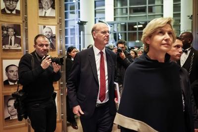 Ceremonie de passation de pouvoir a Bercy-stock-foto