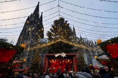 Weihnachtsmarkt am K?lner Dom-stock-photo