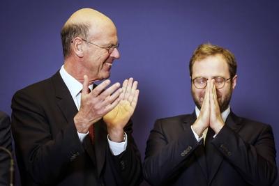 Ceremonie de passation de pouvoir a Bercy-stock-foto