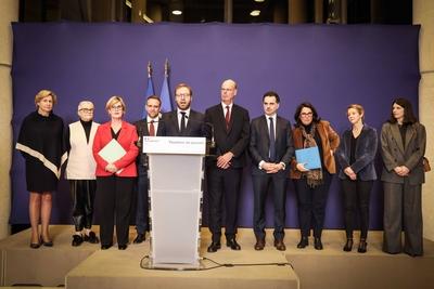 Ceremonie de passation de pouvoir a Bercy-stock-foto