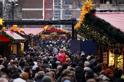 Weihnachtsmarkt am K?lner Dom-stock-foto