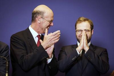 Ceremonie de passation de pouvoir a Bercy-stock-foto