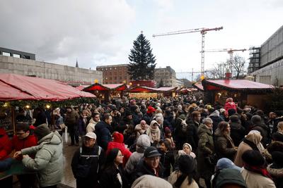 Weihnachtsmarkt am K?lner Dom-stock-photo