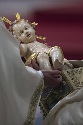 ITALY -   POPE FRANCIS  PRESIDES OVER THE CHRISTMAS EVE MASS IN ST.PETER'S BASILICA  AT THE VATICAN  - 2024/12/24-stock-foto
