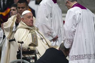 ITALY -   POPE FRANCIS  PRESIDES OVER THE CHRISTMAS EVE MASS IN ST.PETER'S BASILICA  AT THE VATICAN  - 2024/12/24-stock-foto