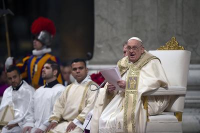ITALY -   POPE FRANCIS  PRESIDES OVER THE CHRISTMAS EVE MASS IN ST.PETER'S BASILICA  AT THE VATICAN  - 2024/12/24-stock-foto