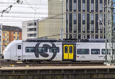 S-Bahn Rhein-Neckar in neuem Design. Typ Mireo (Baureihe 463) des Herstellers Siemens Mobility. Die dreiteiligen, 70 Met-stock-foto