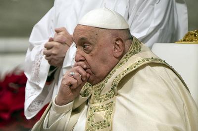 ITALY -   POPE FRANCIS  PRESIDES OVER THE CHRISTMAS EVE MASS IN ST.PETER'S BASILICA  AT THE VATICAN  - 2024/12/24-stock-foto