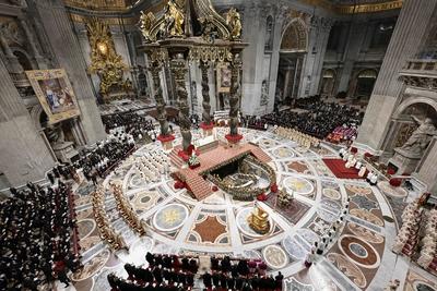 ITALY -   POPE FRANCIS  PRESIDES OVER THE CHRISTMAS EVE MASS IN ST.PETER'S BASILICA  AT THE VATICAN  - 2024/12/24-stock-foto
