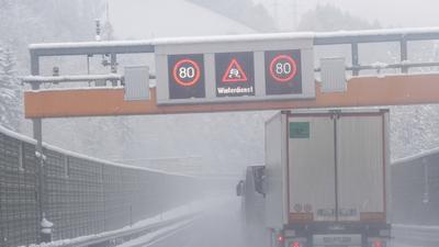 Diesmal p?nktlich zu Weihnachten erleben viele Menschen in den Alpen Wei?e Weihnachten. Im Gegensatz zu den letzten Jahr-stock-foto