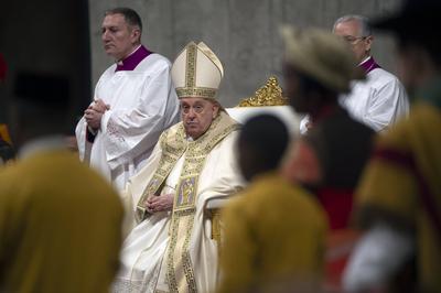 ITALY -   POPE FRANCIS  PRESIDES OVER THE CHRISTMAS EVE MASS IN ST.PETER'S BASILICA  AT THE VATICAN  - 2024/12/24-stock-foto
