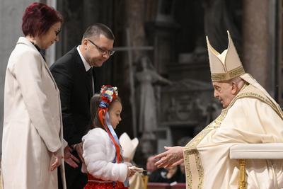 ITALY -   POPE FRANCIS  PRESIDES OVER THE CHRISTMAS EVE MASS IN ST.PETER'S BASILICA  AT THE VATICAN  - 2024/12/24-stock-foto