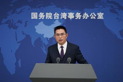 BEIJING, CHINA - DECEMBER 25: Chen Binhua, spokesman for the Taiwan Affairs Office of the State Council, speaks at a reg-stock-foto