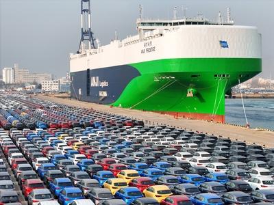World's Largest LNG-powered Vehicle Carrier ANJI PRESTIGE-stock-foto