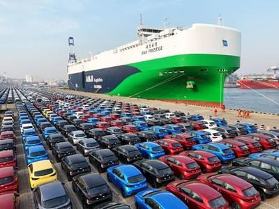 World's Largest LNG-powered Vehicle Carrier ANJI PRESTIGE-stock-foto
