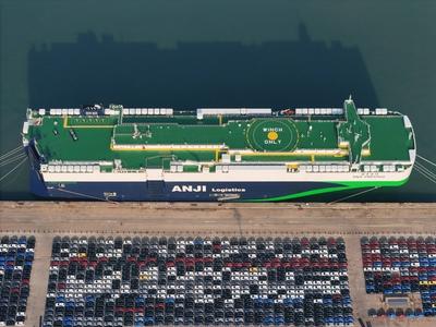 World's Largest LNG-powered Vehicle Carrier ANJI PRESTIGE-stock-foto