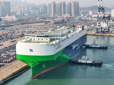 World's Largest LNG-powered Vehicle Carrier ANJI PRESTIGE-stock-foto