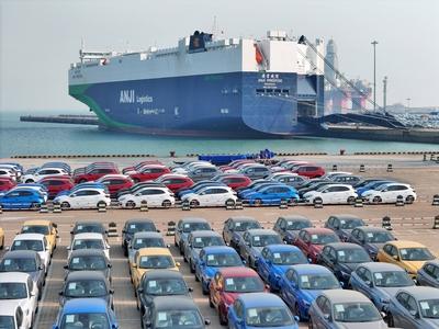 World's Largest LNG-powered Vehicle Carrier ANJI PRESTIGE-stock-foto
