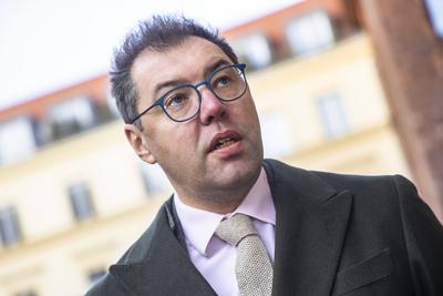 Der Ukrainische Botschafter Oleksii Makeiev vor der Ukrainische Botschaft in Berlin am 1. Dezember 2023. Ukrainische Bot-stock-foto